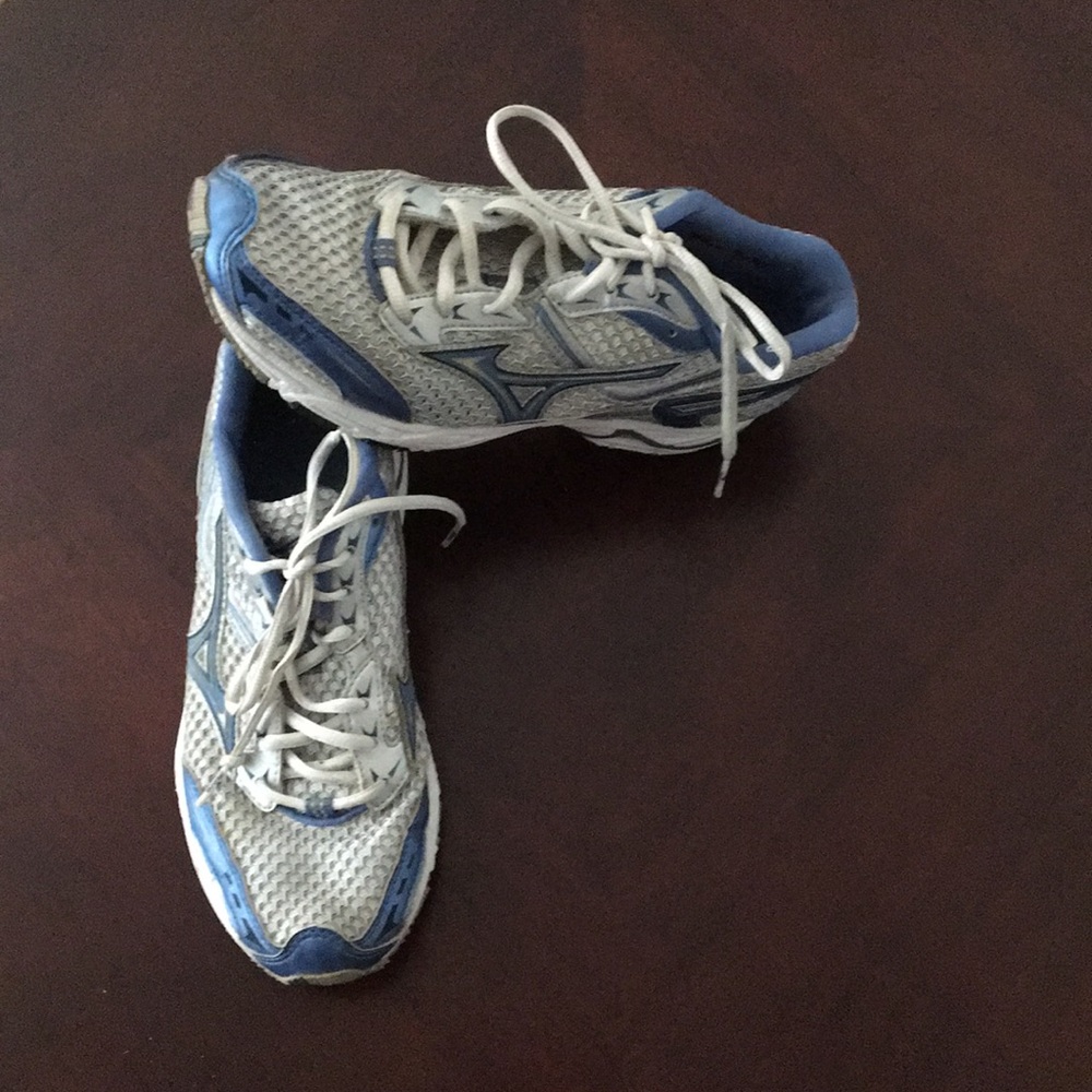 Mizuno Wave Precision 9 shoe